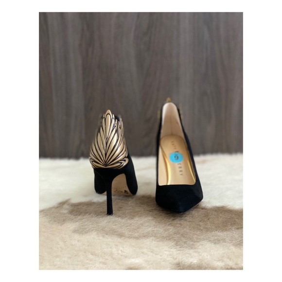 ❌SOLD❌ Katy Perry Starling Pump || Black & Gold || 6 - Picture 4 of 7